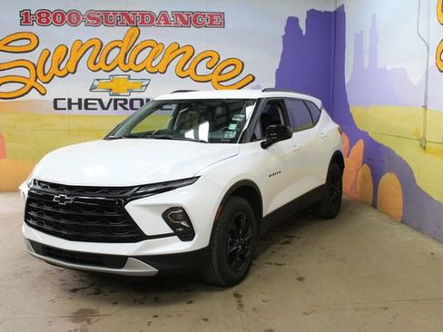 Used 2024 Chevrolet Blazer LT w/ Convenience Package FWD image 2