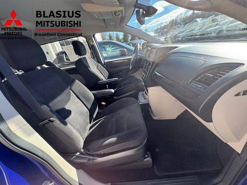 Used 2018 Dodge Grand Caravan SE w/ UConnect Hands-Free Group image 36