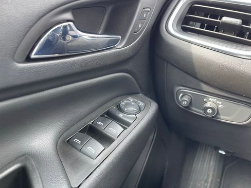 Used 2022 Chevrolet Equinox LT image 12