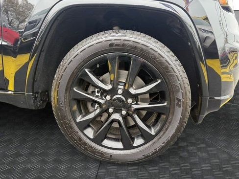 Used 2022 Jeep Grand Cherokee Laredo X image 8