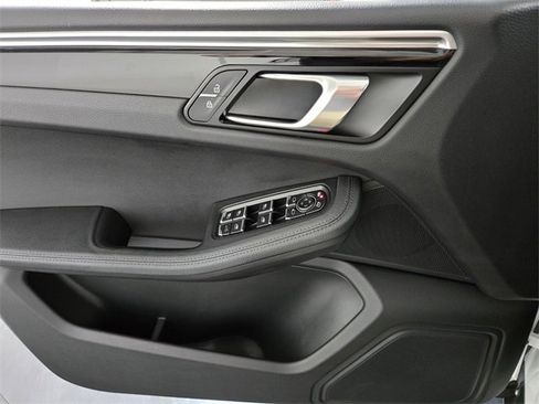 Used 2021 Porsche Macan image 29