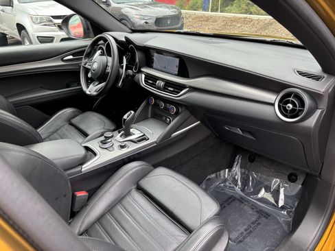 Used 2022 Alfa Romeo Stelvio Veloce AWD/4WD image 24