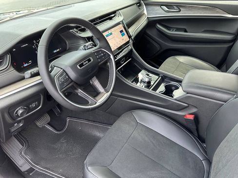 New 2026 Jeep Grand Cherokee L 4WD image 10