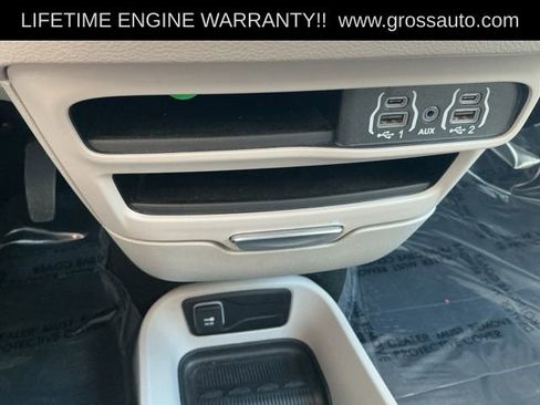 Used 2024 Chrysler Pacifica Touring-L FWD image 21