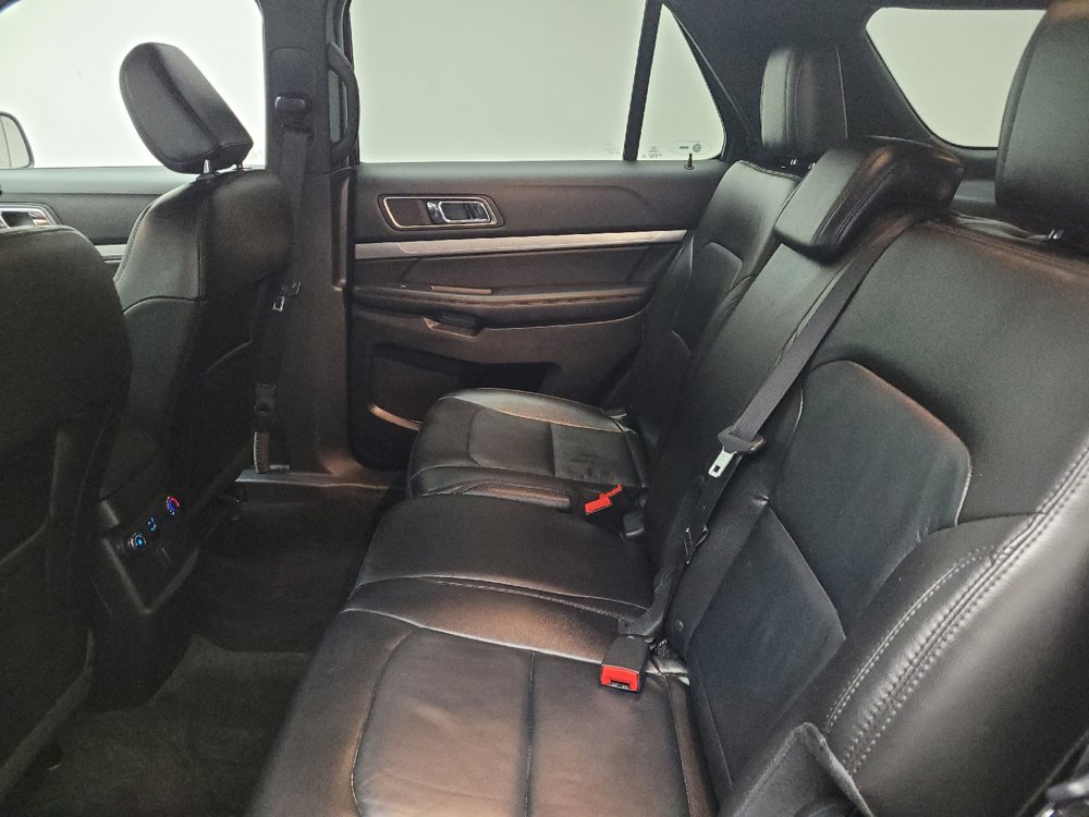 Used 2018 Ford Explorer XLT w/ Equipment Group 202A AWD/4WD image 18