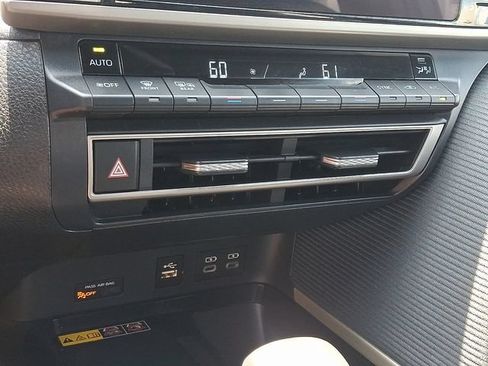 Used 2025 Toyota Camry SE FWD image 15
