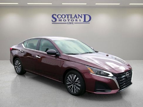 Used 2025 Nissan Altima 2.5 SV FWD image 4