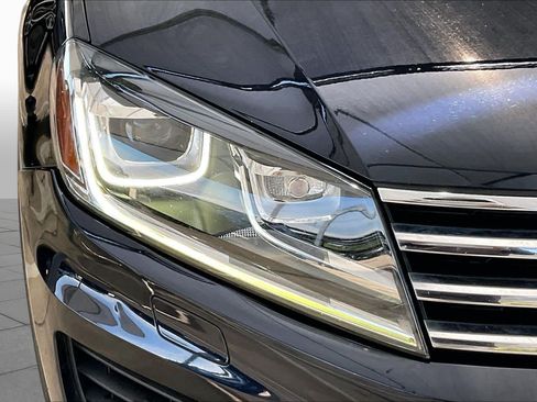 Used 2016 Volkswagen Touareg Sport AWD/4WD image 29