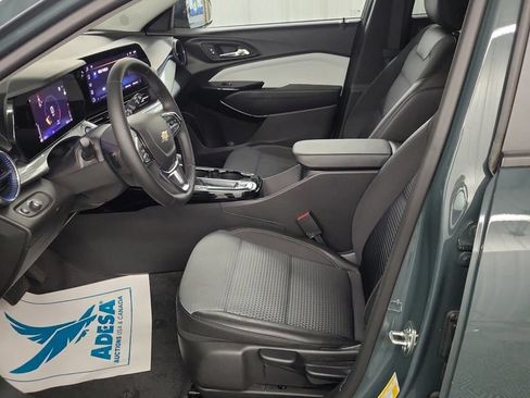 Used 2025 Chevrolet Trax LT w/ Driver Confidence Package FWD image 9