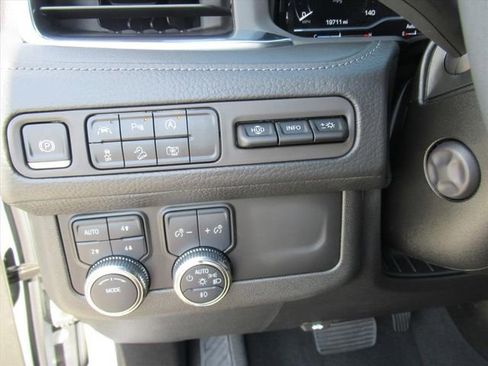 Used 2024 GMC Yukon Denali AWD/4WD image 22