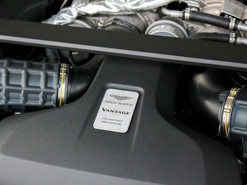 Used 2021 Aston Martin V8 Vantage Coupe RWD image 36
