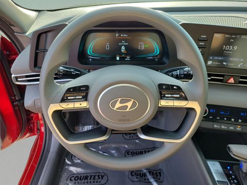 Used 2025 Hyundai Elantra Blue image 16