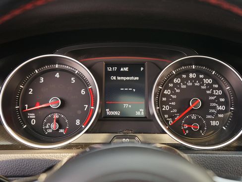 Used 2017 Volkswagen GTI SE FWD image 18