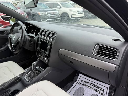Used 2016 Volkswagen Jetta Sport FWD image 12