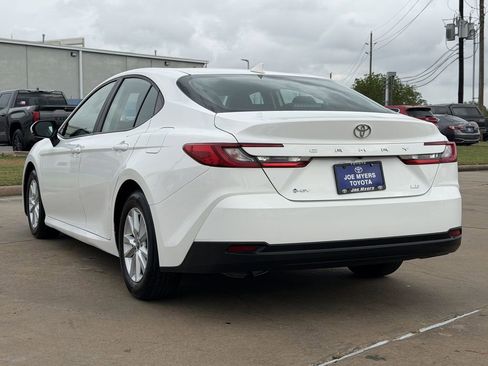 Used 2025 Toyota Camry LE FWD image 7