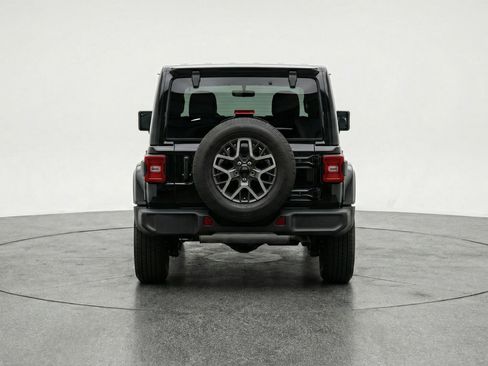 Used 2025 Jeep Wrangler Unlimited Sahara AWD/4WD image 7