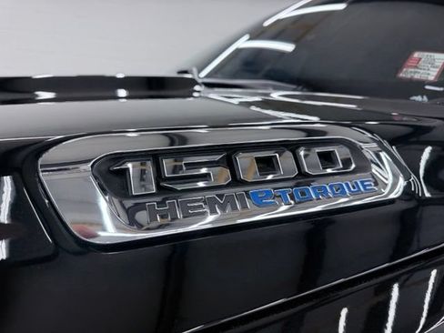Used 2023 RAM 1500 Laramie AWD/4WD image 9