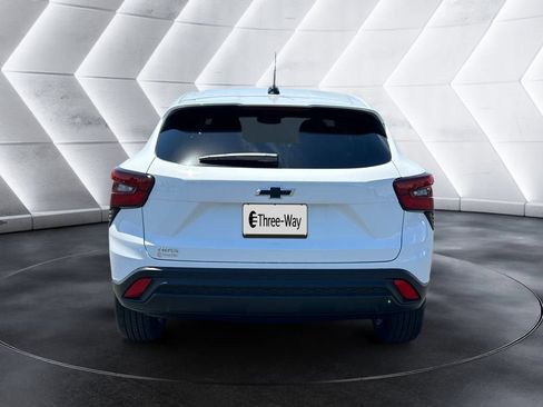 New 2026 Chevrolet Trax LS w/ LS Convenience Package FWD image 4