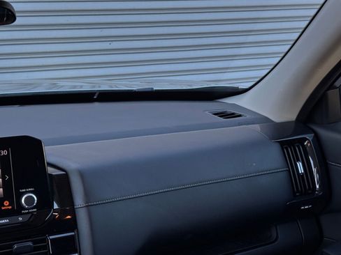 Used 2025 Nissan Pathfinder SV FWD image 38