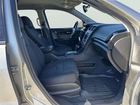 Used 2013 GMC Acadia SLE image 20