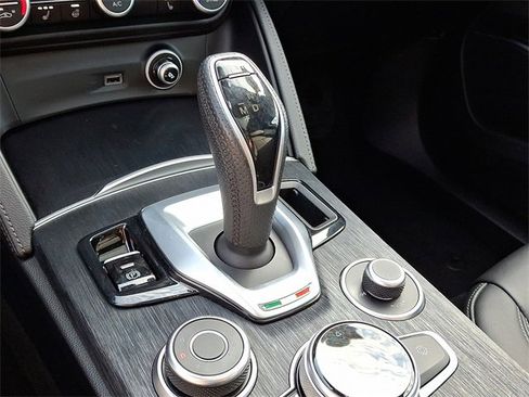 Used 2022 Alfa Romeo Stelvio Sprint image 15