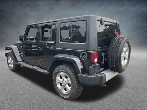 Used 2015 Jeep Wrangler Unlimited Sahara w/ Connectivity Group AWD/4WD image 9