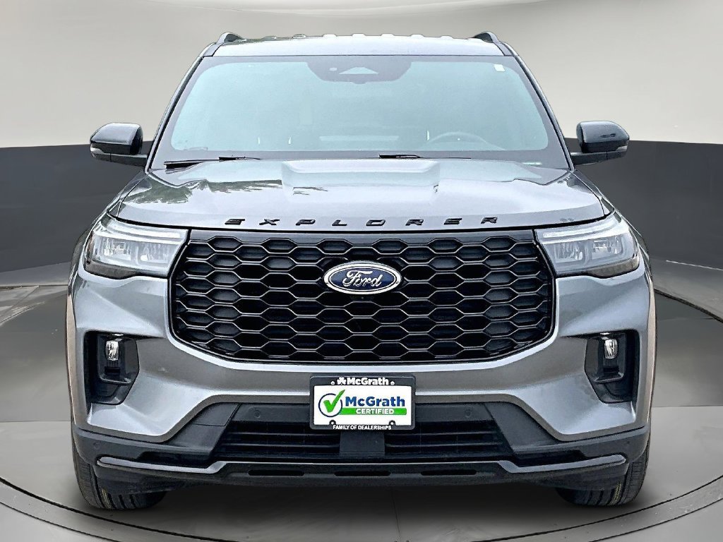 Used 2025 Ford Explorer ST-Line AWD/4WD image 2