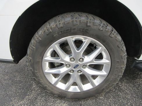 Used 2020 Ford Expedition XLT image 9