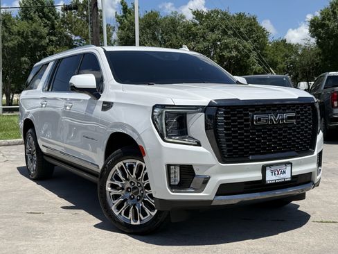 Used 2023 GMC Yukon XL Denali Ultimate AWD/4WD image 2
