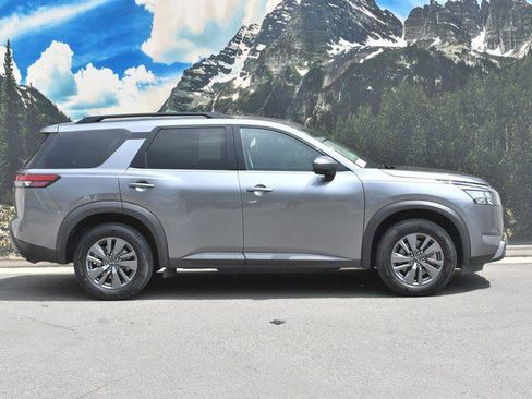 Used 2024 Nissan Pathfinder SV AWD/4WD image 2