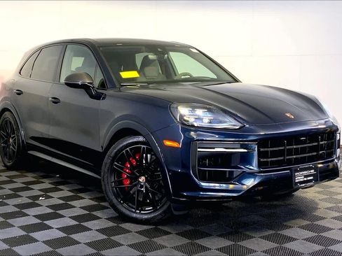 Used 2025 Porsche Cayenne GTS image 9