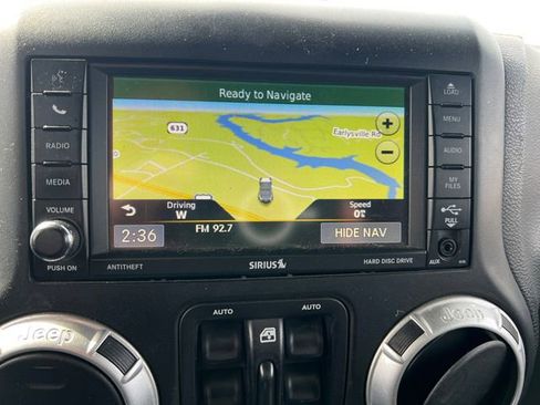 Used 2015 Jeep Wrangler Unlimited Rubicon image 21