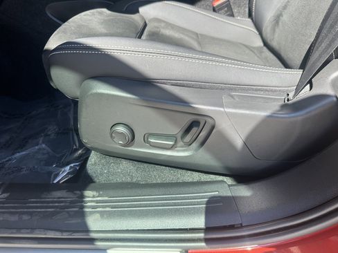 Used 2023 Volvo C40 P8 Recharge Plus image 31