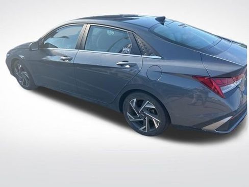 Used 2024 Hyundai Elantra Limited image 3