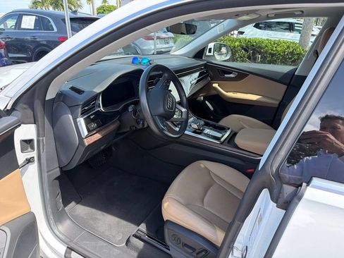 Used 2021 Audi Q8 Prestige w/ Prestige Package AWD/4WD image 2
