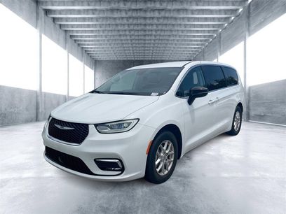 New 2024 Chrysler Pacifica Touring-L