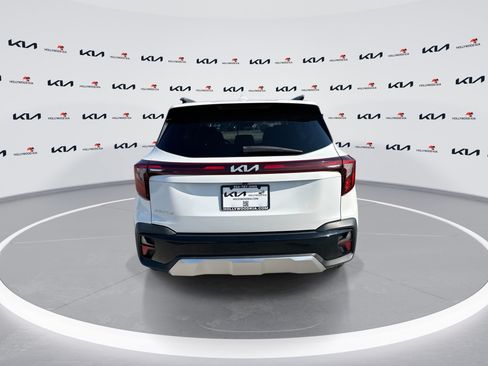 Used 2024 Kia Seltos EX FWD image 7