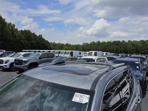 Used 2024 GMC Acadia Denali w/ Super Cruise Package FWD image 2