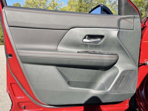 New 2026 Nissan Kicks SR image 10