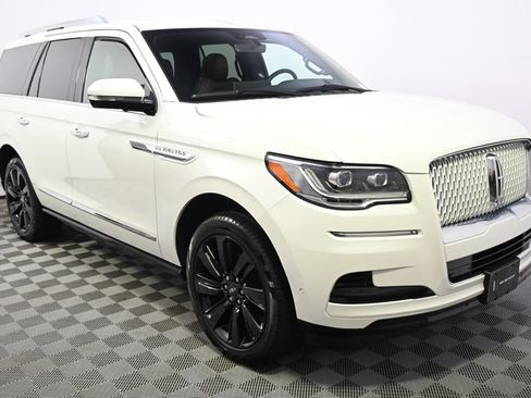 Used 2024 Lincoln Navigator Reserve AWD/4WD image 8