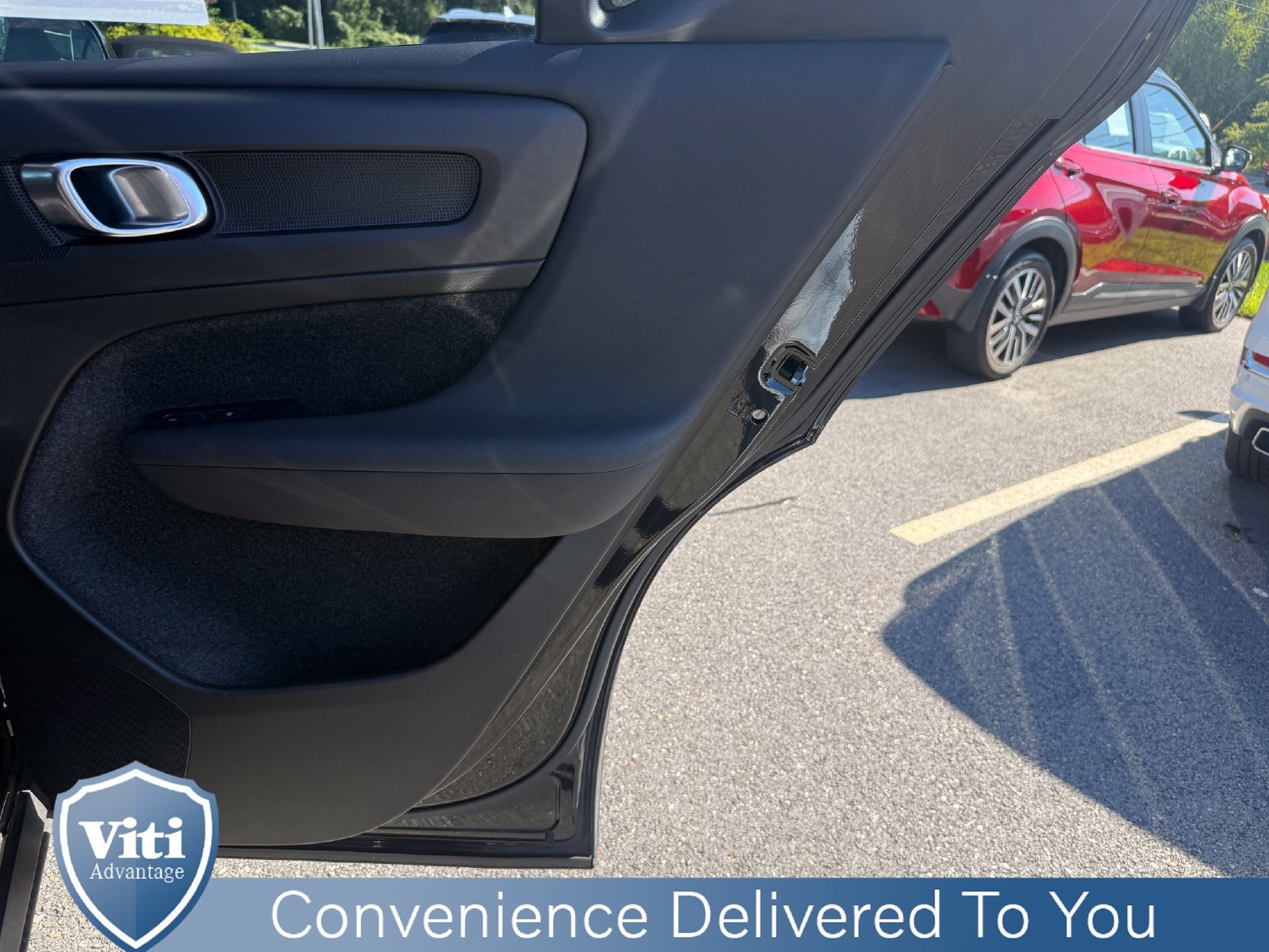 Certified 2024 Volvo XC40 B5 Plus w/ Protection Package Premier AWD/4WD image 25