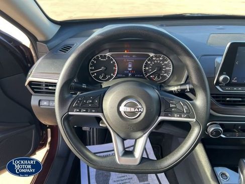 Used 2024 Nissan Altima 2.5 SV FWD image 25