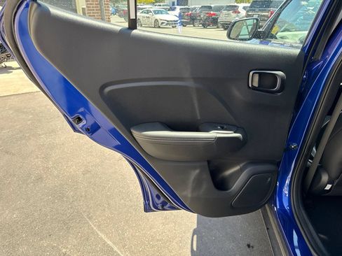 Used 2022 Hyundai Venue Limited FWD image 15