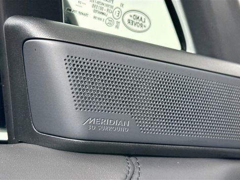 Certified 2025 Land Rover Range Rover SE image 38