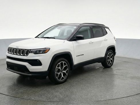 Used 2025 Jeep Compass Limited AWD/4WD image 3