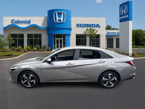 Used 2023 Hyundai Elantra SEL w/ Convenience Package FWD image 3