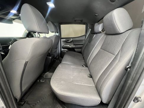 Used 2017 Toyota Tacoma TRD Sport image 5