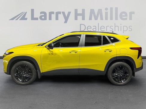 Used 2024 Chevrolet Trax ACTIV w/ Sunroof Package image 2