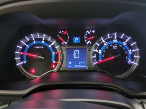 Used 2019 Toyota 4Runner TRD Off-Road AWD/4WD image 9