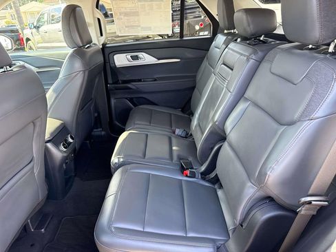 Used 2025 Ford Explorer Active w/ Active Comfort Package image 10